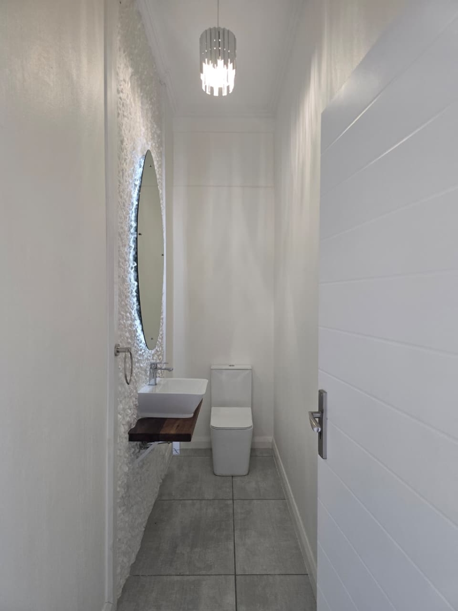 4 Bedroom Property for Sale in Kingswood Golf Estate Western Cape